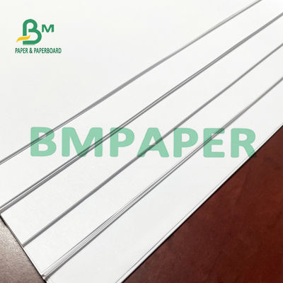 Cuộn giấy trái phiếu trắng không tráng phủ 53gsm 70gsm cho tờ rơi quảng cáo