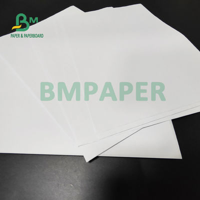 50gsm 55gsm Giấy trái phiếu gỗ trắng không tráng phủ để in sách 66 X 106cm