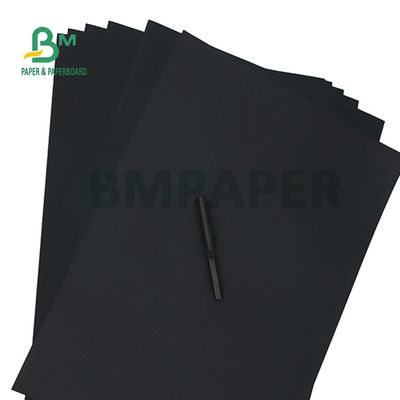 150gm 200gm Bảng giấy Kraft đen để đóng gói quà tặng 70 x 100cm Độ cứng tốt