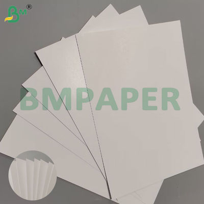 Bảng giấy lõi đen mịn cao chống gấp Bảng giấy chơi bài 450 * 320mm