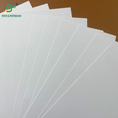 Màu trắng tốt 110lb 300gsm Không phủ phủ dày cao giấy trong các tấm
